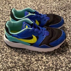 Boys Nike tennis shoes size 1.5